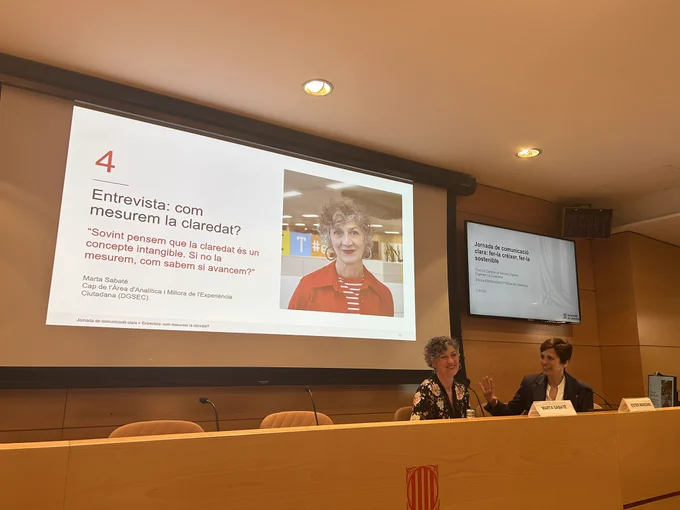 Marta Sabaté i Esther Manzano a la jornada de comunicació clara