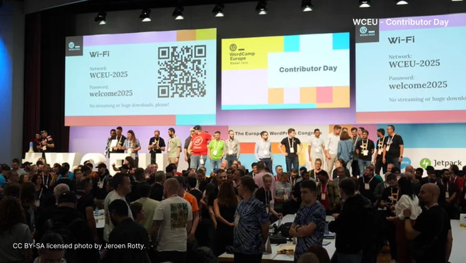 Group shot on stage at Contributor Day for WCEU.