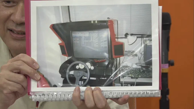 A photo of a prototype deluxe cabinet and PCBs taken by Sasaki during development.