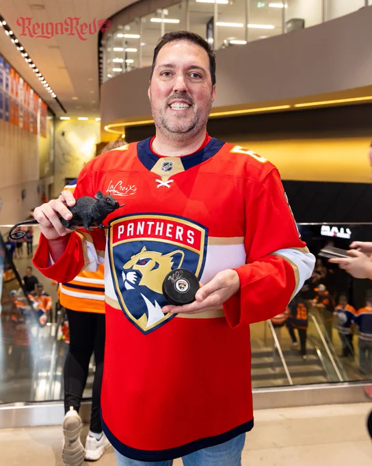 Cats fans on the concourse at Rogers Place
