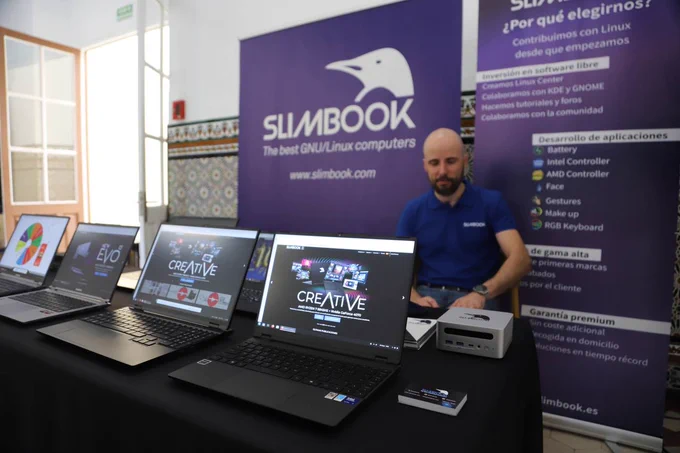 💻✨ ¿Por qué algunos ponentes #OpenSource usan un Mac... con Linux? 🤔 En 2015 nació @slimbook para ofrecer hardware potente y 100% libre.
Pásate por su stand en #OpenSouthCode25 🚀 y conoce a su equipo.