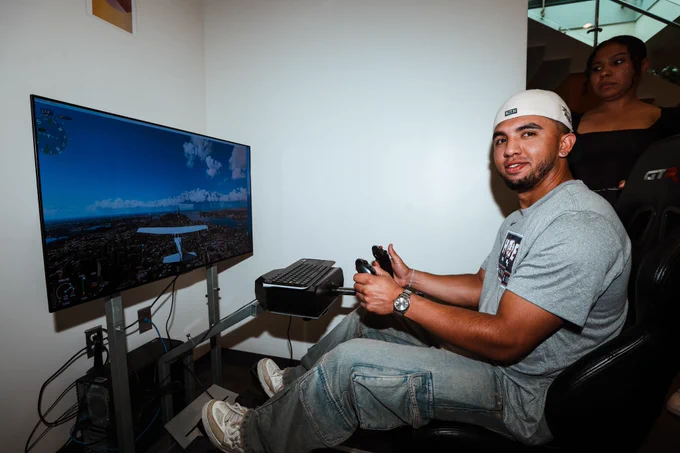 Oswald Peraza tries piloting a flight simulator at Vaughn College. 