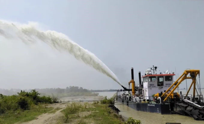 Trial run of CSD Brahmani before placement with pipeline at Bogibeel along National Waterway-2 (River Brahmaputra) in Assam for channel correction. 

#safenavigation #fairwaymaintenance #NortheastIndia