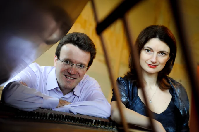 Julian Perkins & Emma Abbate