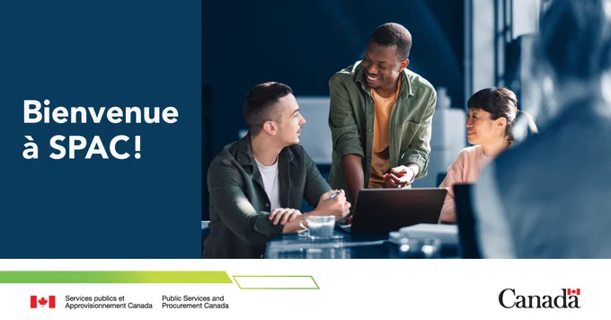 Trois personnes sont assises autour d’une table, en pleine discussion, avec des ordinateurs portables et des documents devant elles. Texte sur l’image: Bienvenue à SPAC ! 