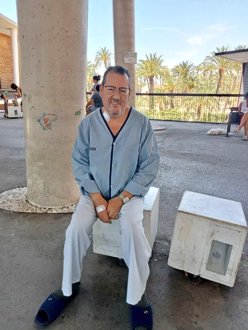 Empezando a vivir de nuevo 😃
Primer día saliendo a la puerta para ver el sol y respirar antes del alta.
Hospital General Universitario de Elche.