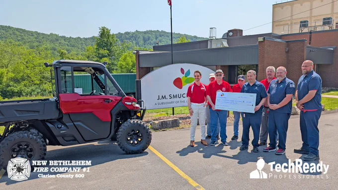🚨 New Bethlehem Fire Co & Mayor Gordon Barrows unveils new 2025 Cam 6X6 Defender thanks to a donation from J.M. Smuckers! 🙌 Special thanks to all who made it possible! 

📸 Photos by Calico Systems & TechReady!

#FireCo #Smuckers #NewBethlehem #RedbankValley