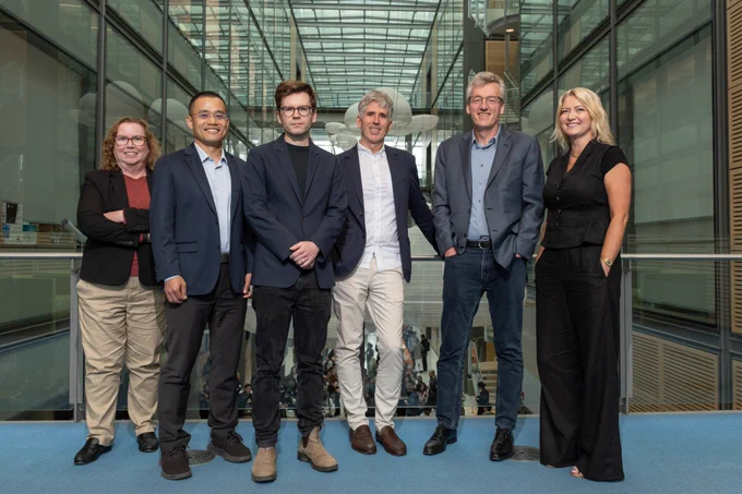 Full-color group image of Ludwig leadership and faculty standing in Frick Lab. 