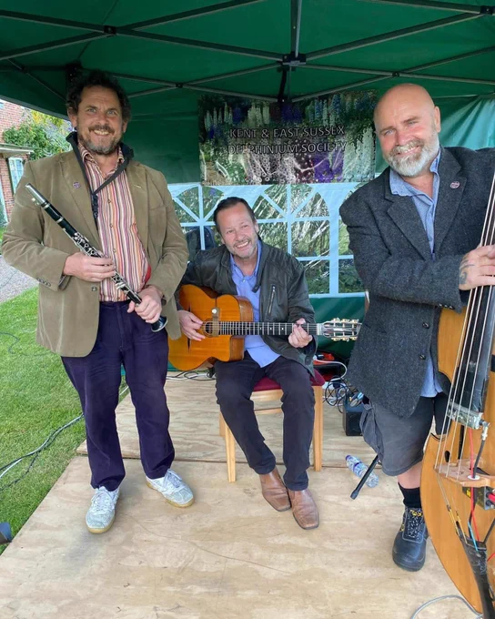 We’re back at the superb @Godinton this Wednesday 18th June 7pm in aid of the excellent @samaritans Come along, bring a picnic! Full details https://godintonhouse.co.uk/events/jazz-in-the-gardens/