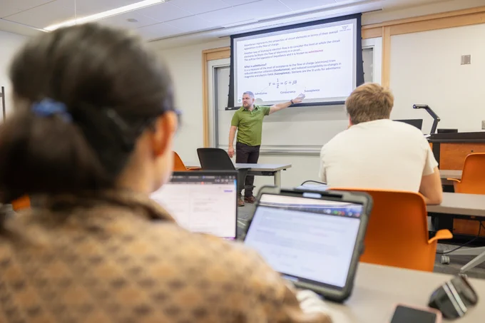 Virginia Tech ECE collegiate assistant professor Arthur Ball stands at the front of the class and teaches ECE 2024 circuits and devices.