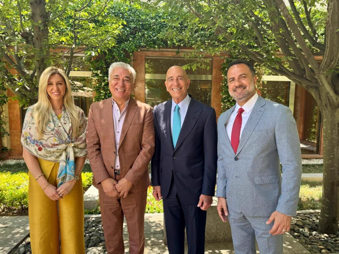 Photograph of Ambassador Thomas Barrack and representatives from Tecore Networks