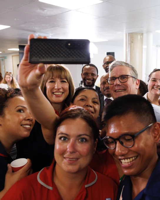 Rachel Reeves and Keir Starmer with NHS staff.