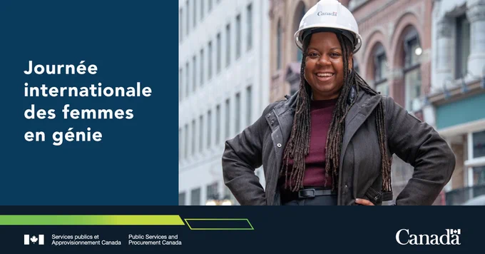 Une femme portant un casque de protection et une veste se tient avec confiance, les mains sur les hanches, dans un cadre urbain. Texte sur l'image : Journée internationale des femmes en génie.