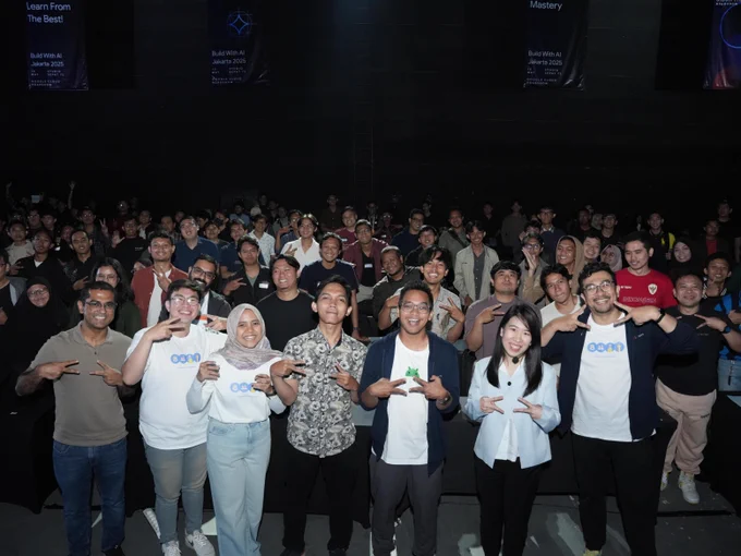 Group of attendees pose for picture at a GDG Build with AI event hosted in Jakarta