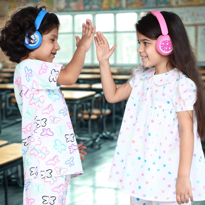 Safety , Style And Fun 😊 
.
.
.
Bluetooth Headphones 🎧 for kid's 
.
.
.
#blueshark #blushpink #bluetooth #headphones #galaxyheadphones #WatchOutWearables 