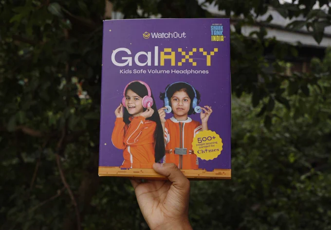 Galaxy Kid's Headphones 🎧 
.
.
.
500   Audio Content for Kids Learning 🔉
.
.
.
With Detachable Mic 🎙️ and Removable Magnets 🧲
.
.
.
#galaxyheadphones #audio #kidssafety #mic #magnets #fun 