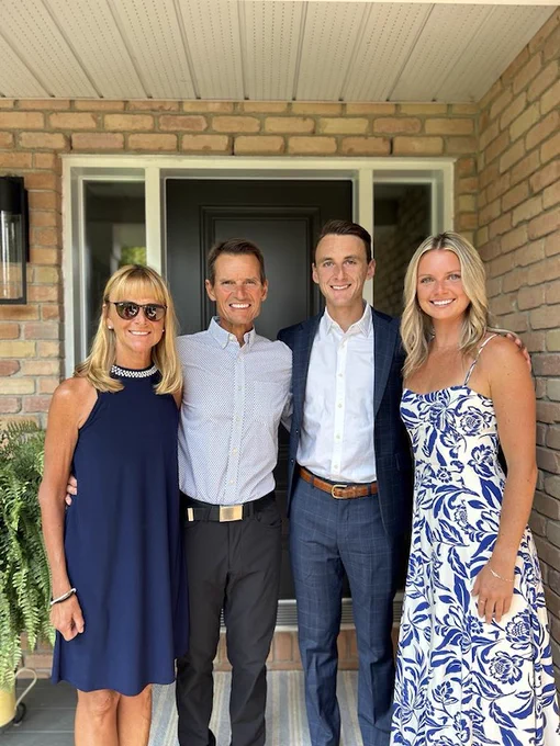 Every Member of this Family Ran Boston
What's the secret to a thirty-three year marriage and mom, dad, son and daughter all qualifying for and racing the Boston Marathon in separate years? Meet a most extraordinary family, who say practicing health is easier than you think. 
Raise Healthy Kids, Click Here: https://irun.ca/mind-and-body/motivation/how-to-create-multi-generational-health/
.
.
.
#RunningintheFamily #Mentors #HealthyKids 
