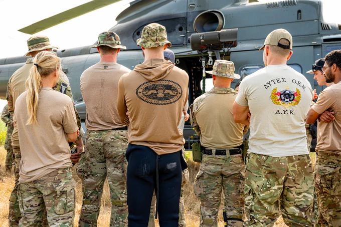 Clearance Divers, along with partner nation divers, are briefed on helicopter insertion procedures specific to the Romanian IAR 330 Puma helicopter off the coast of Constanta, Romania, on 12 June 2025, while deployed on ROTO 1 of Operation REASSURANCE – MCM Black Sea.Credit: PO2 Eduardo Jorge, Canadian Armed Forces photo
