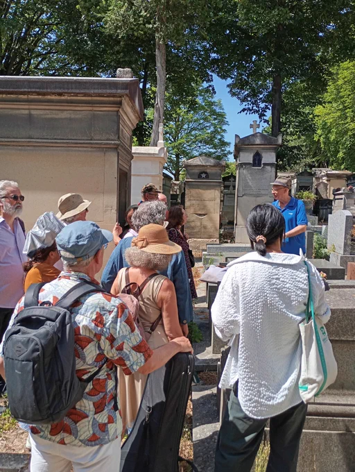 Autour de la tombe de Clotilde de Vaux (1ere division)