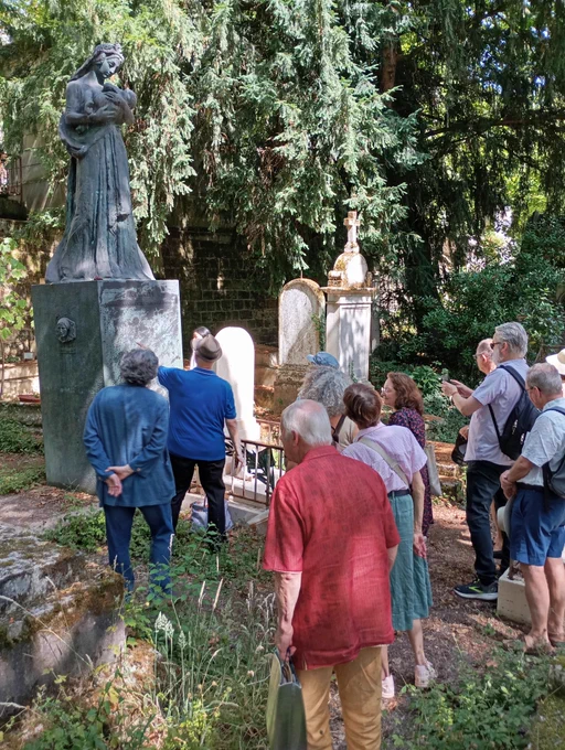 Autour de la tombe d'Auguste Comte (17e division)