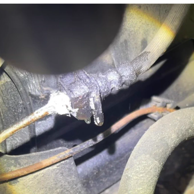 Silicone used to seal metal brake pipe