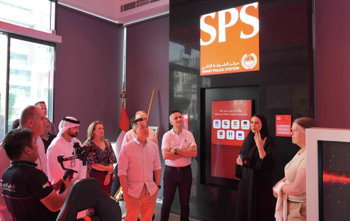 While leading an HKPF delegation to the 18th Pearls in Policing Conference held in📍Dubai🇦🇪 by the Pearls Secretariat in 🇳🇱the Netherlands and the 🇦🇪Dubai Police, the Commissioner of 🇭🇰Police Mr. CHOW Yat-ming, Joe (fourth from the right, front row) explored a 🤖Smart Police Station✨of the Dubai Police.