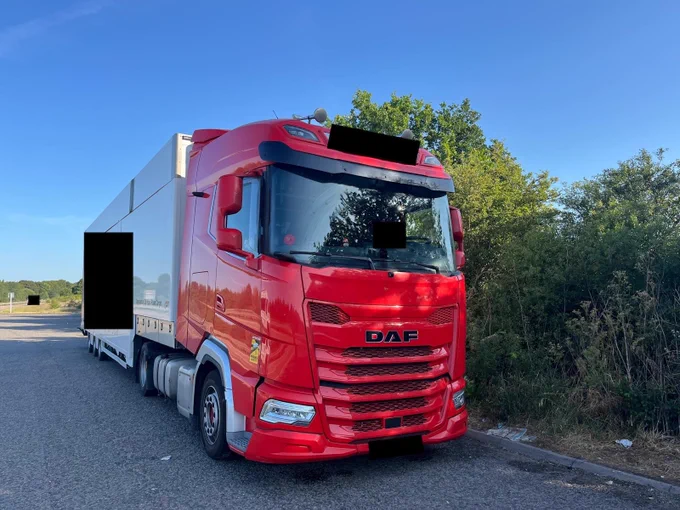 Immobilised heavy goods vehicle. Driver needed to complete a 45 hour regular weekly rest.