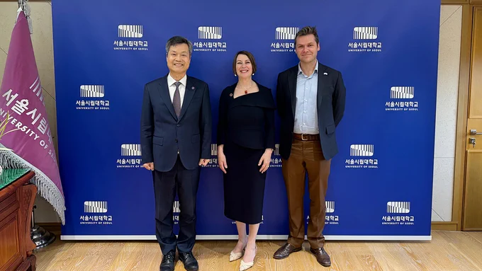 University of Seoul President Yongkul Won with Siân Mooney and Roy Hooper