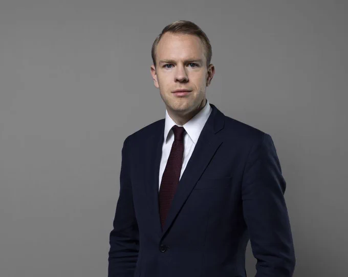 En porträttbild på Adam Alfredsson.