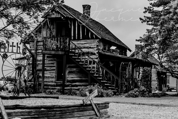 Black and white photo of an old building at Red Oak 2