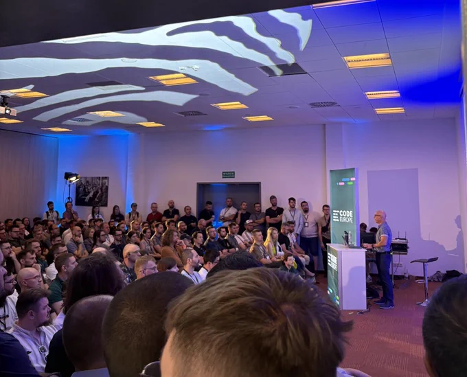 Packed room of man presenting to the audience at Code Europe