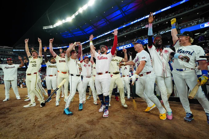 The National League players all celebrate winning the 2025 All-Star Game.
