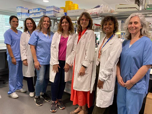 D'esquerra a dreta, Marta Lorenzo, Marta Salido, Maria del Mar Rodríguez Rivera, Anna Puiggros, Blanca Espinet, Joanna Kamaso, Carme Melero. L’Hospital del Mar lidera la recerca en el camp del mapatge òptic del genoma