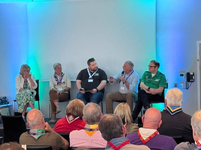 5 speakers sat on a stage