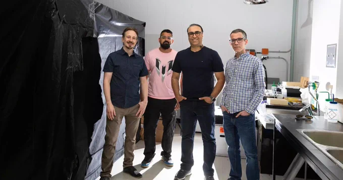 Daniel Oblak, Vishnu Seshan, Vahid Salari, Christoph Simon.