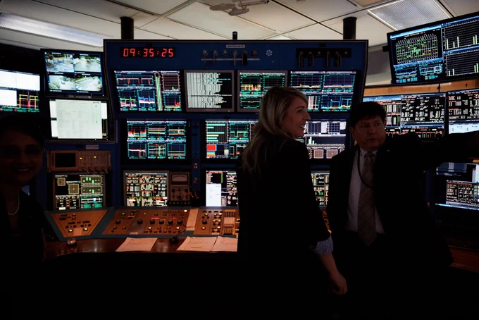 La ministre Joly participe à une visite des installations de TRIUMF, le centre canadien de recherche sur les accélérateurs de particules