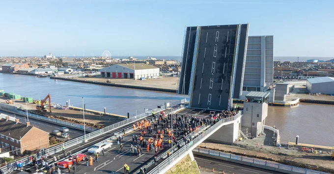 Since its opening on 1 February 2024, Herring Bridge has
transformed travel across Great Yarmouth, easing traffic congestion, shortening journey times and improving journey-time reliability.