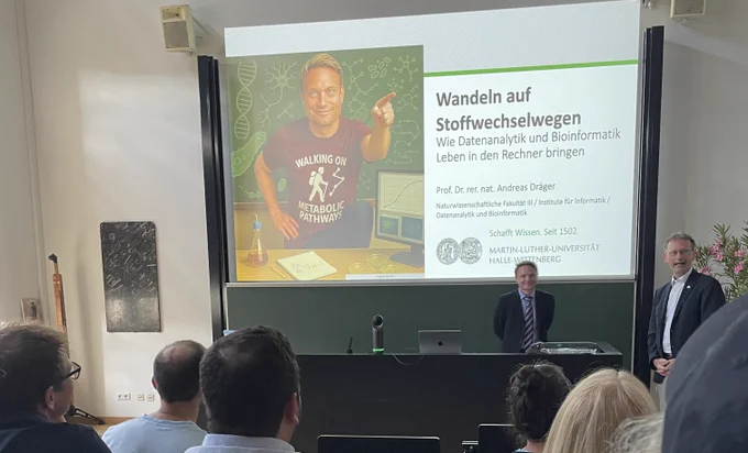 Translated title of my talk: Walking on metabolic pathways – How data analytics and bioinformatics bring life into the computer. The dean introduces my speech in this scene.