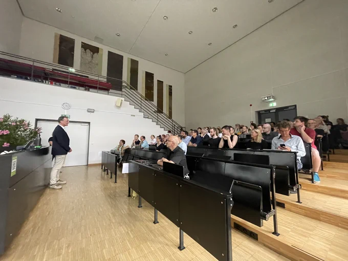 The lecture hall was fully occupied with approximately 80 viewers.