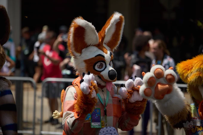 Silly fops staring off into da distance at AC’s parade!!