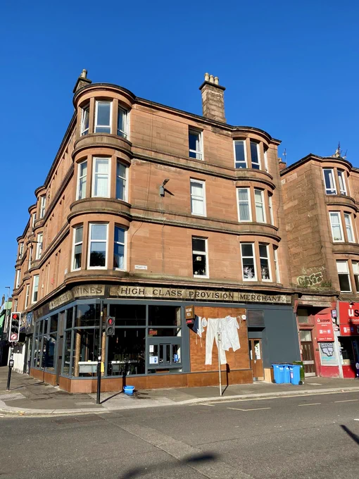 This is the new Paesano Pizza on the corner of Pollokshaws and Minard Roads in Shawlands has incorporated the WH Dinwoodie ghostsign into their shopfront fascia while including a pizza chef uniform clothesline mural. It certainly lifts this classic red sandstone Glasgow corner tenement which glows with warmth on a hot summer morning especially against the backdrop of the blue sky.