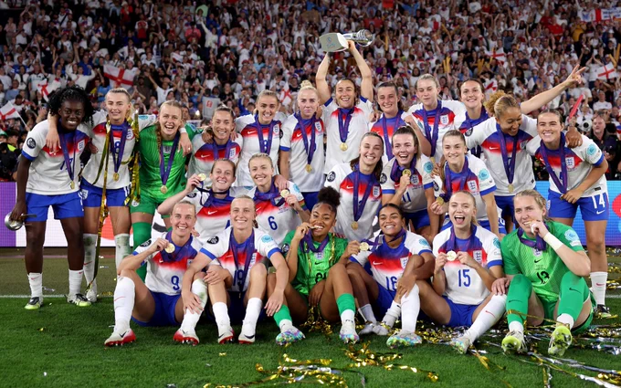 The Lionesses pose with the trophy after winning the WEURO2025 final
