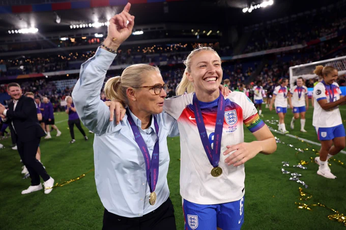 Sarina Weigman and Leah Williamson celebrate together