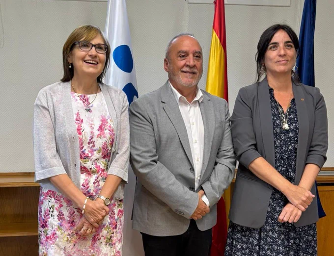 La consellera de Recerca i Universitats, Núria Montserrat, manté una trobada amb la directora de l'Institut de Salut Carlos III, Marina Pollán.

