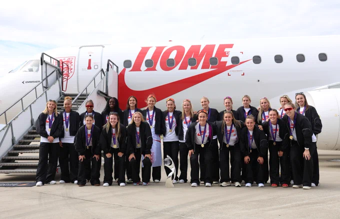 Chloe Kelly, Lauren James, Khiara Keating, Michelle Agyemang, Lotte Wubben-Moy, Hannah Hampton, Maya Le Tissier, Beth Mead, Aggie Beever-Jones, Keira Walsh, Alessia Russo, Alex Greenwood, Leah Williamson, Niamh Charles, Jess Park, Lauren Hemp, Esme Morgan, Lucy Bronze, Georgia Stanway, Ella Toone, Grace Clinton and Anna Moorhouse of England pose for a photo with the UEFA Women's EURO trophy