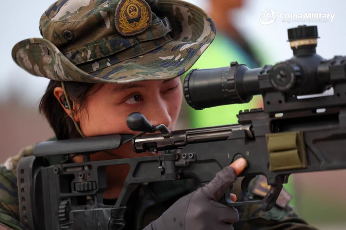 Photo shows a female Chinese soldier competing in "Fortified Defense" event of the Sharp Blade 2025 International Sniper Competition on the afternoon of July 15, 2025.