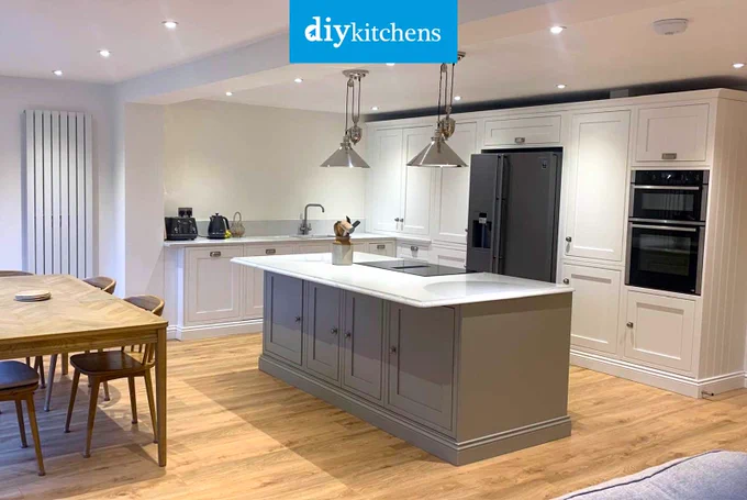 An Innova Helmsley Dakar & White Inframe #kitchen | DIY Kitchens