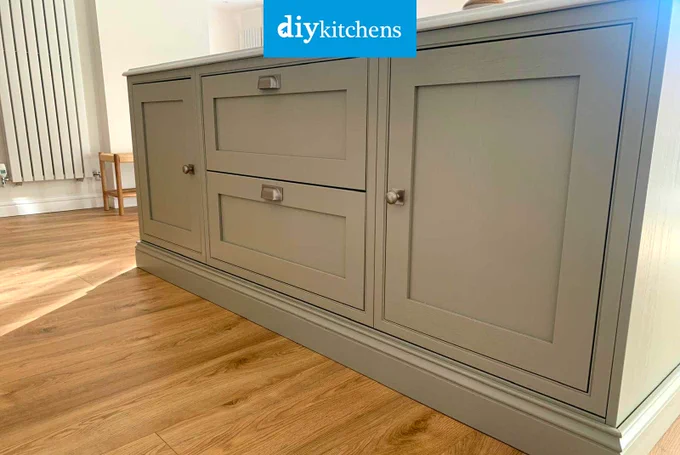 An Innova Helmsley Dakar & White Inframe #kitchen | DIY Kitchens