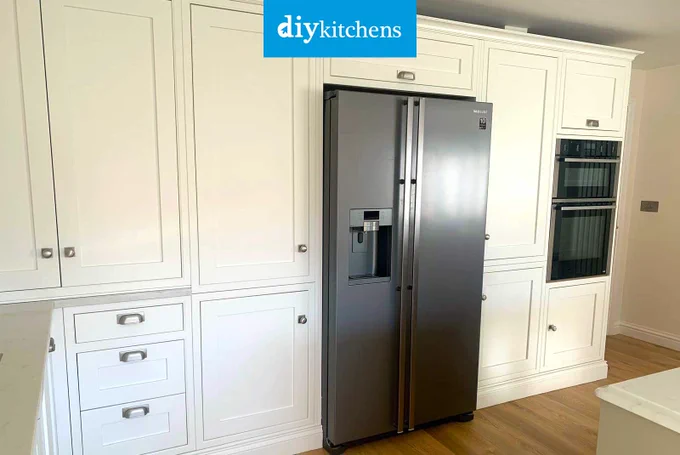 An Innova Helmsley Dakar & White Inframe #kitchen | DIY Kitchens