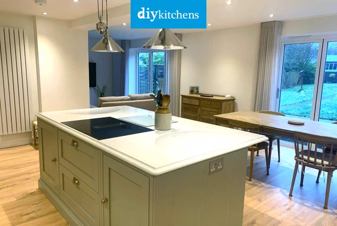 An Innova Helmsley Dakar & White Inframe #kitchen | DIY Kitchens